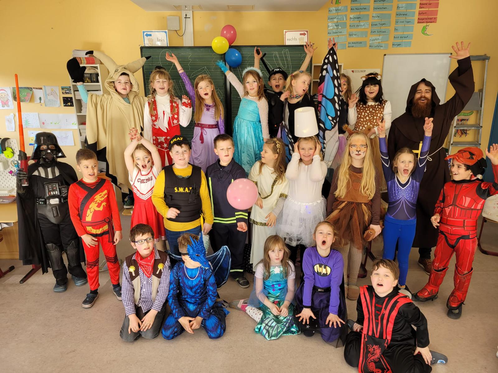 Buntes Treiben an der Grundschule Dachsenhausen | Grundschule Dachsenhausen, image size:1600x1200